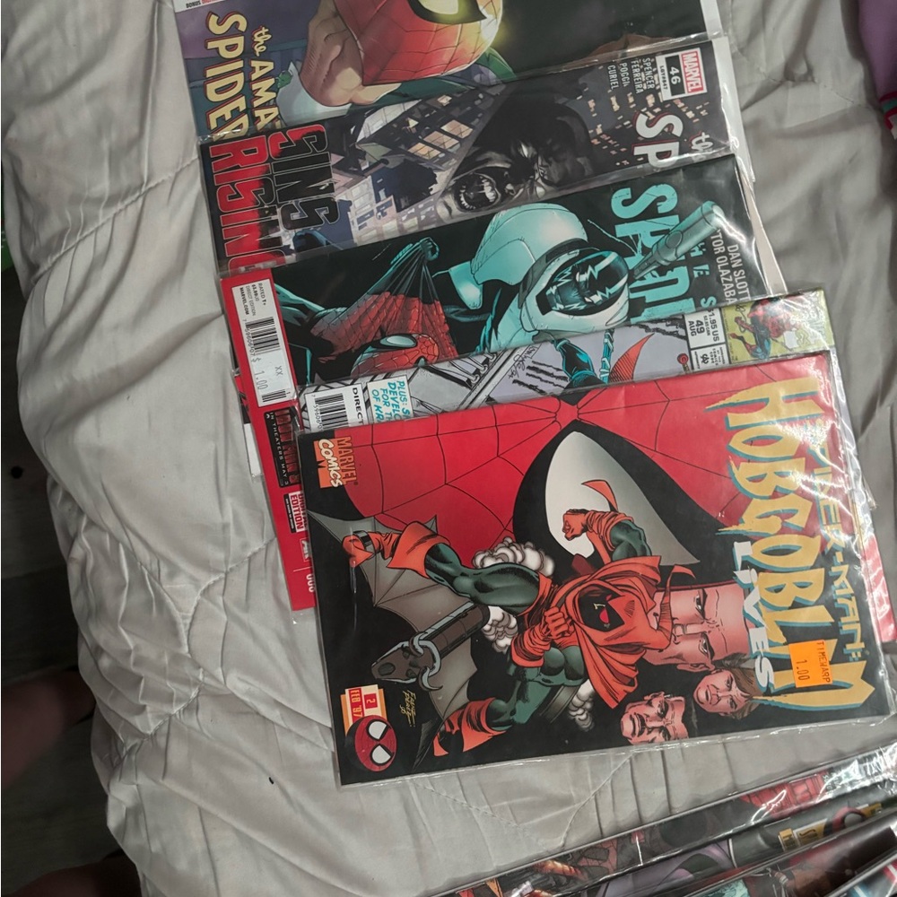 Marvel Spider-Man Comic Book Collection - Picture 2 of 4